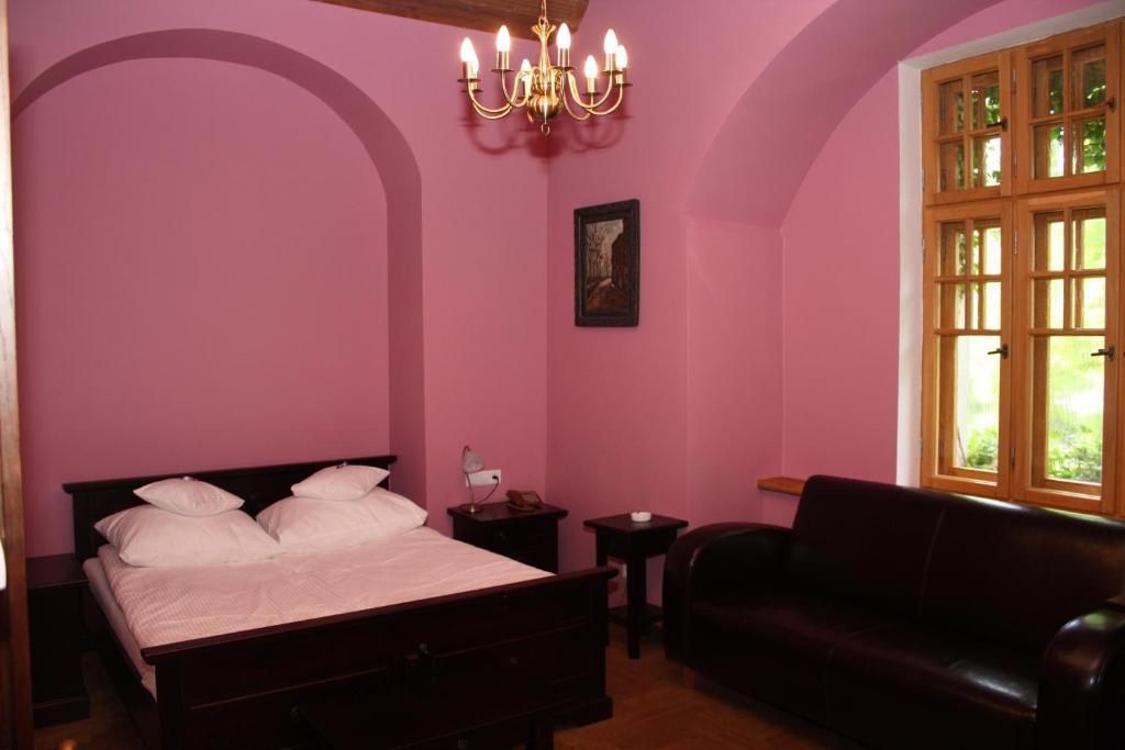 Klasztor Cedynia Hotel Ruang foto